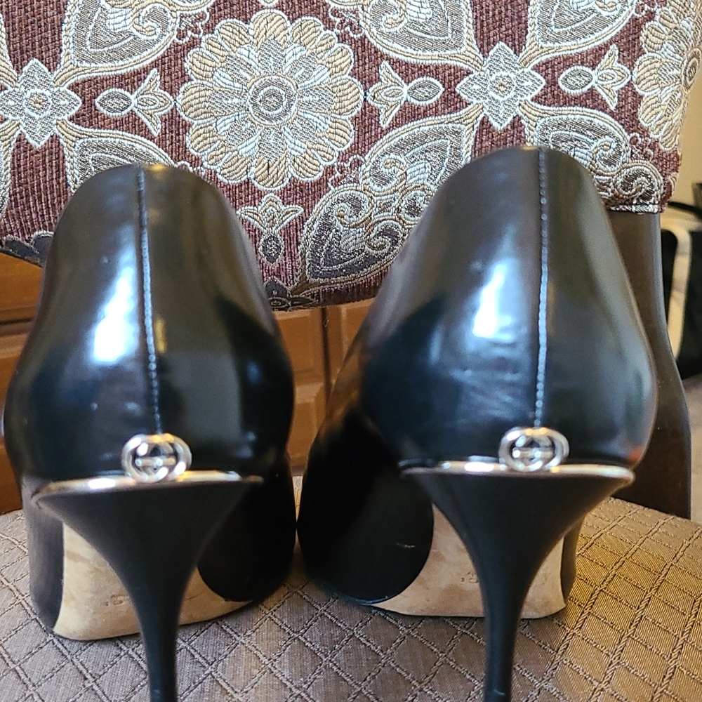 Gucci pumps